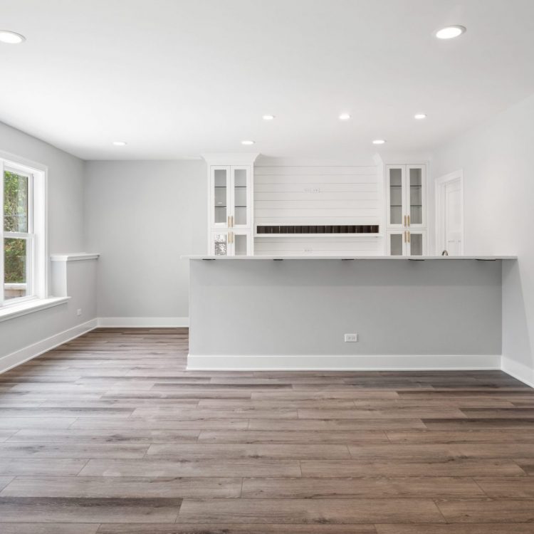 5337 Park Ave - Bar room
