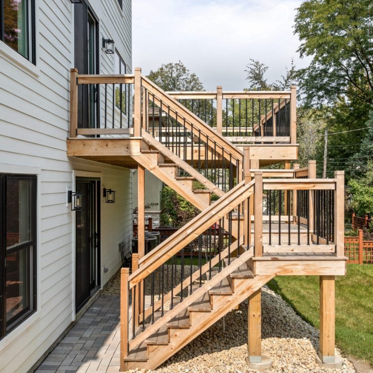 5337 Park Ave - Deck