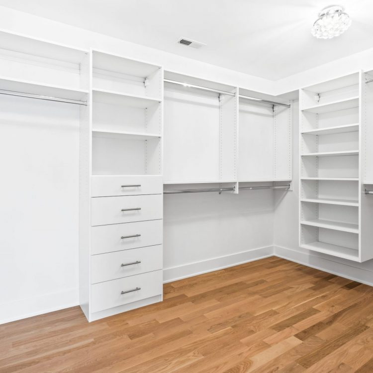 5337 Park Ave - Walk in closet